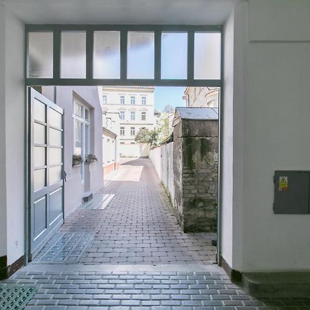 Cozy Apartment In Quiet Courtyard Near Charles Bridge 프라하 외부 사진