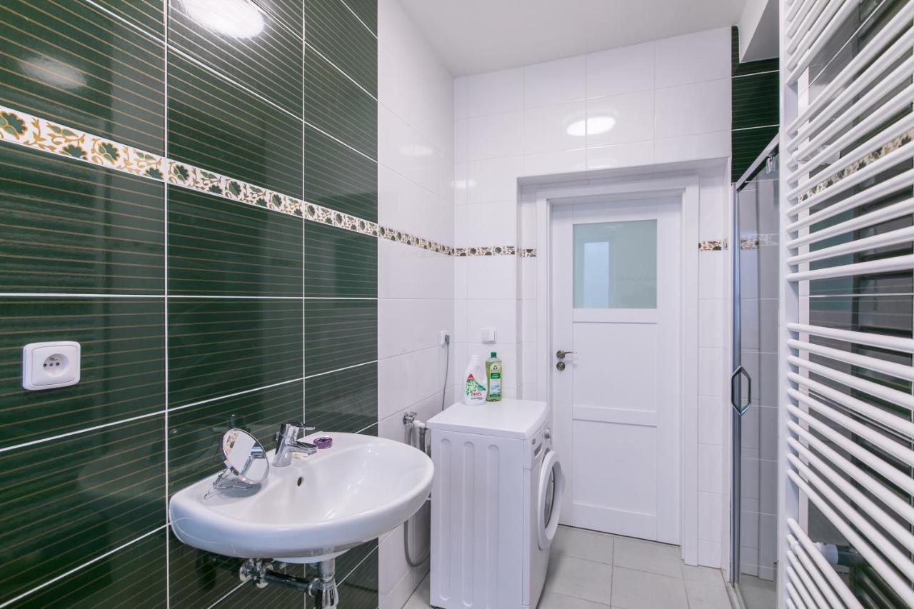 Cozy Apartment In Quiet Courtyard Near Charles Bridge 프라하 외부 사진