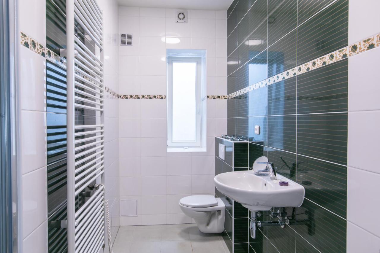 Cozy Apartment In Quiet Courtyard Near Charles Bridge 프라하 외부 사진